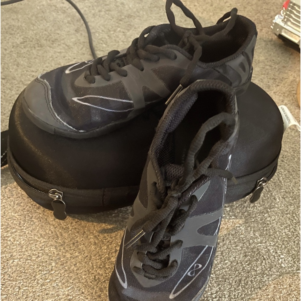 nfinity black girls size 4.5 cheer shoes with case